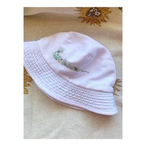 embroidered nike logo bucket hat